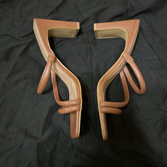 Heels - Picture 3 of 4